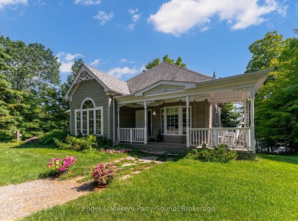 37 Lizzies Lane, McKellar, ON P2A 0B4