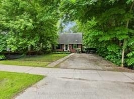 109 Centre Street, Vaughan, ON L4J 1G3