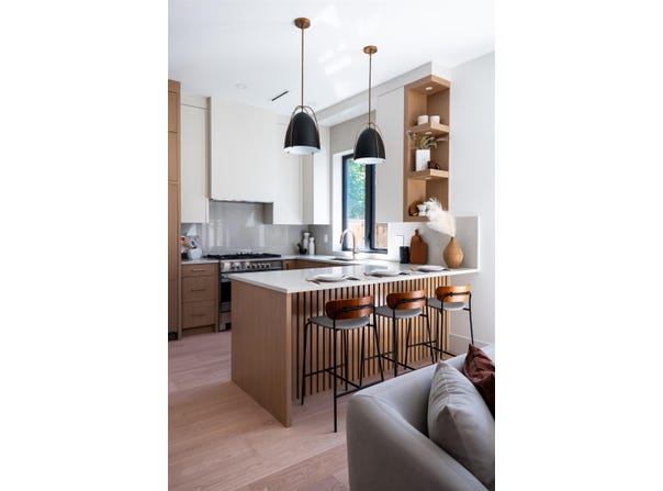 356 E 40th Avenue 2, Vancouver, BC V5W 1L9