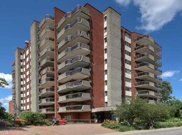 80 Av. Lorne 402, Saint-Lambert, QC J4P 3R6