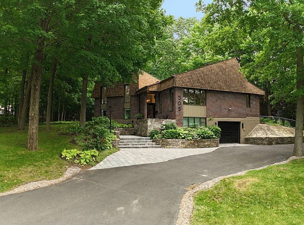 505 Rue Iberville, Mont-Saint-Hilaire, QC J3H 2V9
