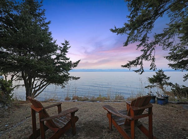 1826 Astra Rd, Comox, BC V9M 4B4