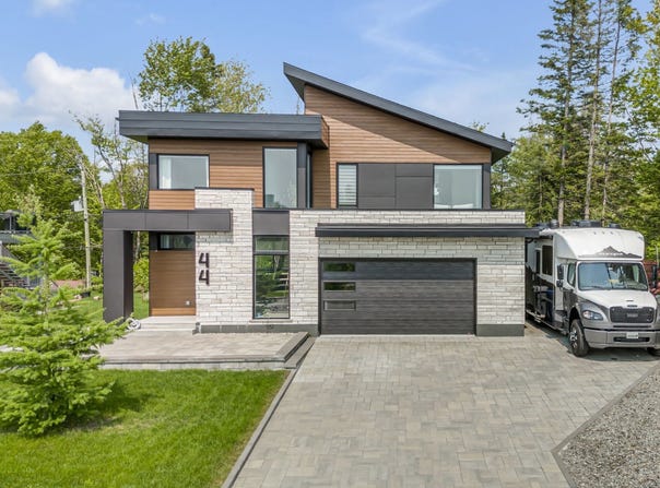 44 Ch. de la Cornière, Lac-Beauport, QC G3B 2R9