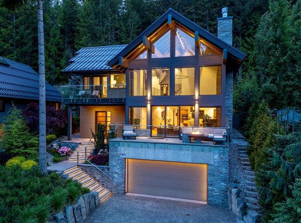 7441 Treetop Lane, Whistler, BC V8E 0E9