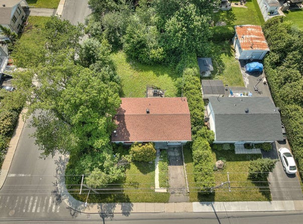 1840 Ch. Du Tremblay, Longueuil (Le Vieux-Longueuil), QC J4N 1C3