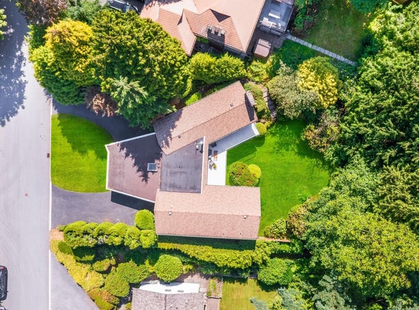 715 Alpine Court, North Vancouver, BC V7R 2L7