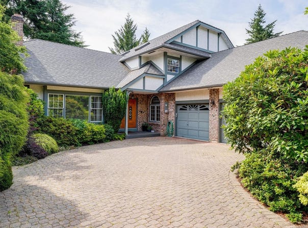 3913 Gibson Crt, Saanich, BC V8N 6E2