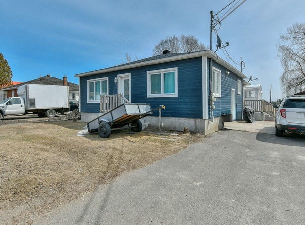 49 49A Route du Canton, Brownsburg-Chatham, QC J8G 1Z1