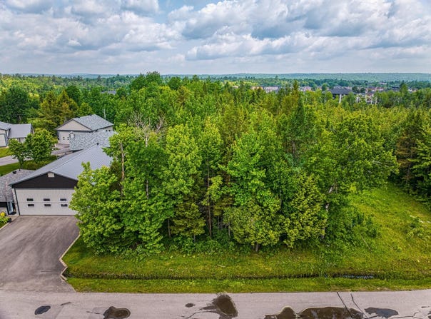 Rue de l'Épervier, Lachute, QC J8H 0L9