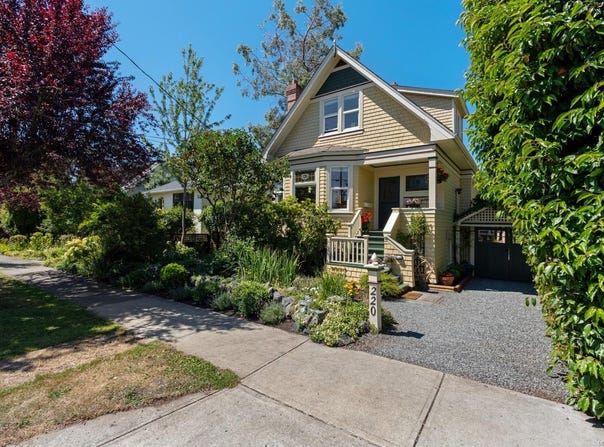 220 Beechwood Ave, Victoria, BC V8S 3W7