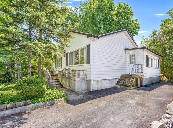 86 4e Avenue S., Montréal (Pierrefonds-Roxboro), QC H8Y 2M4