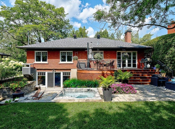 121 Av. Berkley, Saint-Lambert, QC J4P 3C9