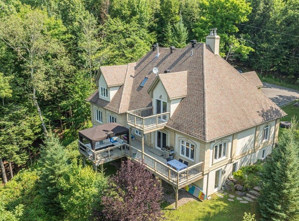 155 Rue Barnes, Mont-Tremblant, QC J8E 1G6