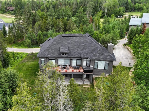 555 Allée Royale, Mont-Tremblant, QC J8E 2L9