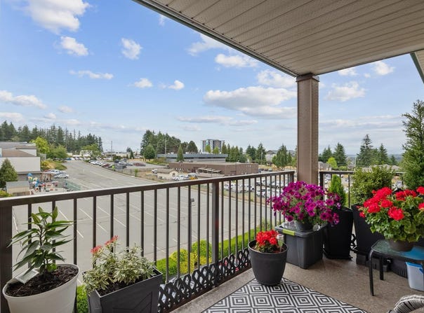 280 Dogwood St S 402, Campbell River, BC V9W 6Y7
