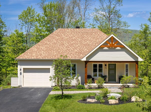 74 Rue de Verchères, Bromont, QC J2L 3E5