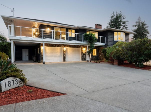 1873 San Juan Ave, Saanich, BC V8N 2J1