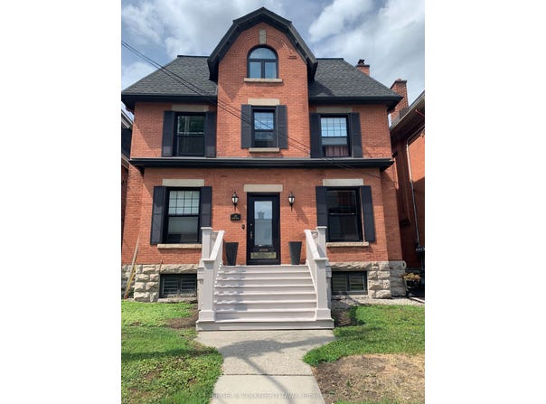 25 Mcleod Street, Ottawa Centre, ON K2P 0Z4