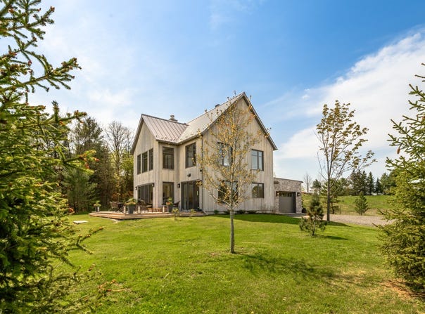 24 Rue du Parcours, Lac-Brome, QC J0E 1R0