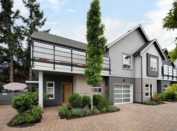9889 Seventh St 7, Sidney, BC V8L 2V8