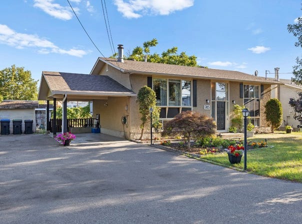 745 Dundee Road, Kelowna, BC V1X 1R3