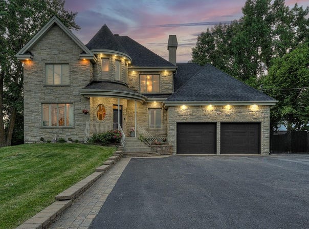 325 Ch. du Richelieu, Saint-Basile-le-Grand, QC J3N 1M4