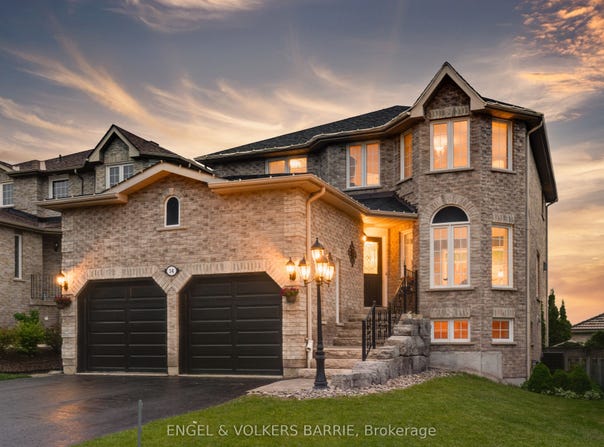 14 Muir Drive, Barrie, ON L4N 0H9