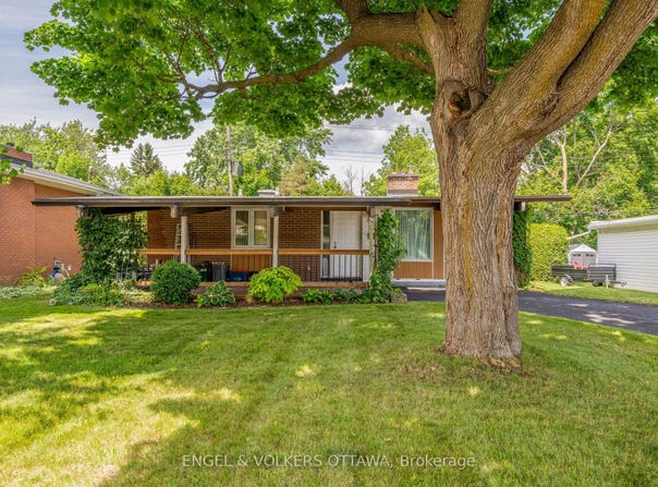 941 Cromwell Drive, Billings Bridge - Riverside Park and Area, ON K1V 6K3