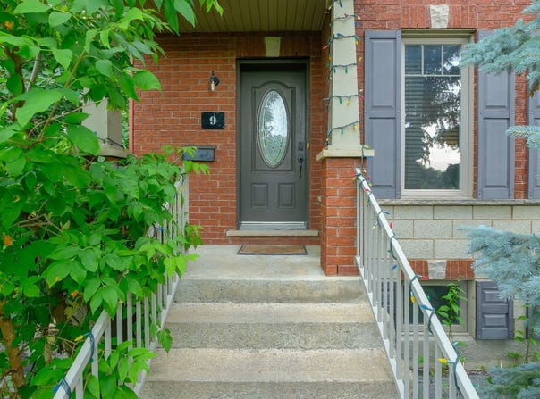 9 Rue Flaubert, Candiac, QC J5R 0C1