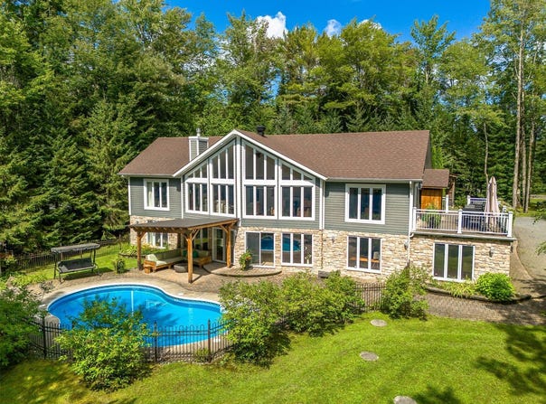 2 Rue des Colibris, Lac-Brome, QC J0E 1R0
