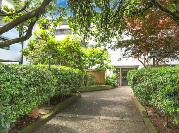 809 W 16th Street 301, North Vancouver, BC V7P 1R2