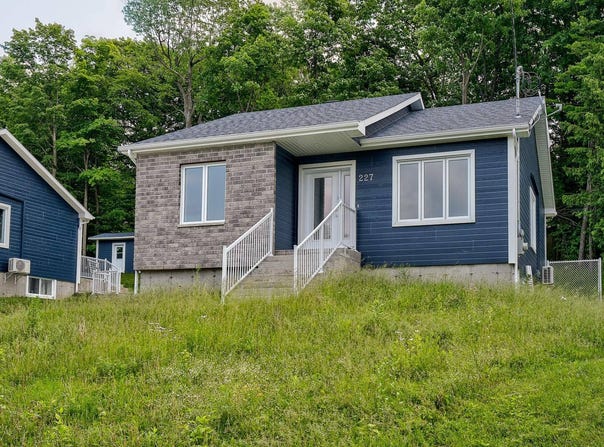 227 Rue Park, Brownsburg-Chatham, QC J8G 3A3