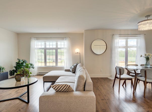 8105 Rue de Londres 5, Brossard, QC J4Y 0K5