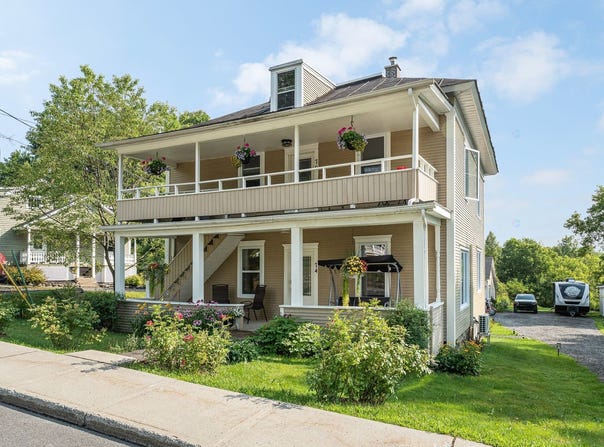 74 76 Rue Principale N., Sutton, QC J0E 2K0