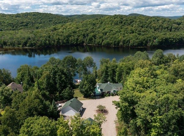 246 Ch. du Lac-de-la-Carpe, Lac-des-Plages, QC J0T 1K0