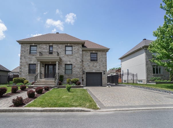 3225 Rue De Salières, Longueuil (Saint-Hubert), QC J3Z 0A5
