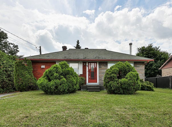 2 Rue Charbonneau, Sainte-Thérèse, QC J7E 3V5