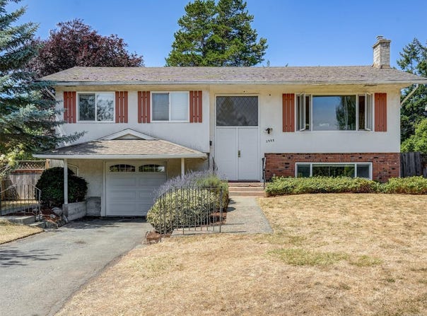 3988 Birchwood St, Saanich, BC V8N 3L8