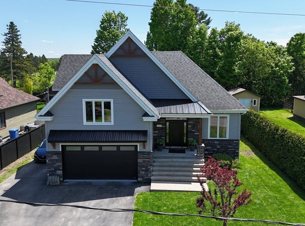 745 Rue Blondin, Prévost, QC J0R 1T0