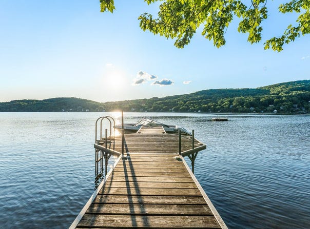 2013Z 2015Z Ch. du Lac, North Hatley, QC J0B 2C0