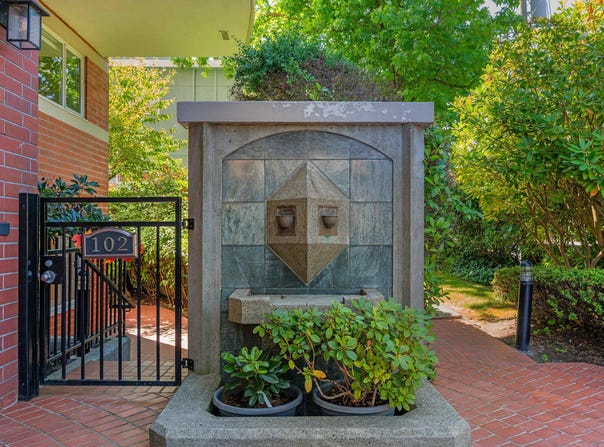 2128 W 43rd Avenue 102, Vancouver, BC V6M 2E1