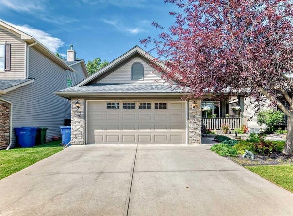 187 Hawkmere View, Chestermere, AB T1X 1T8