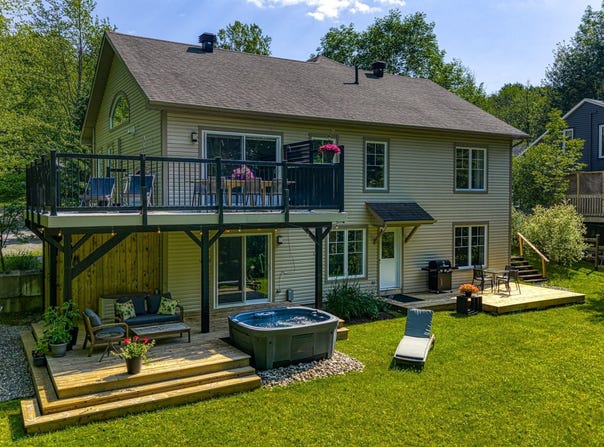 48 Rue Montagne, Lac-Brome, QC J0E 1V0
