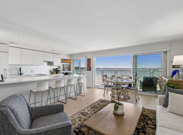 150 24th Street 807, West Vancouver, BC V7V 4G8