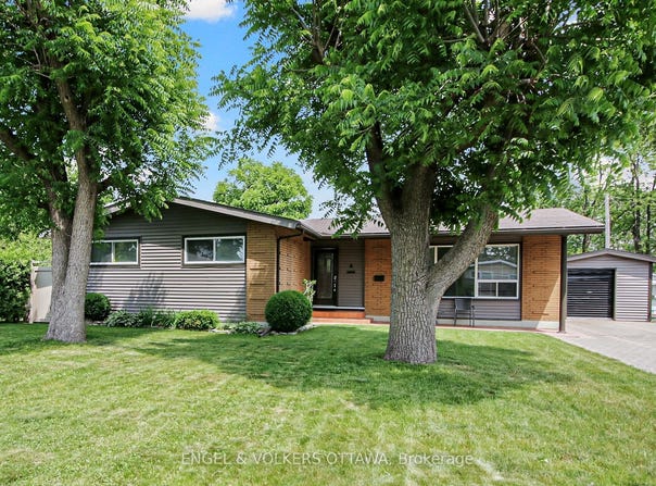 8 Greenwich Avenue, Cityview - Parkwoods Hills - Rideau Shore, ON K2E 5E6
