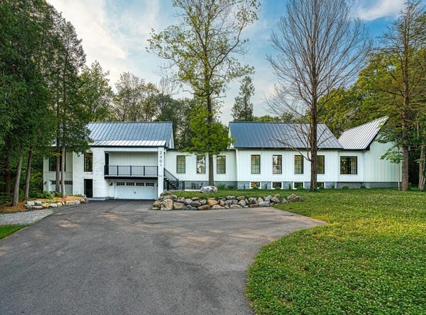 240A Rue Lucerne, Rosemère, QC J7A 4W6