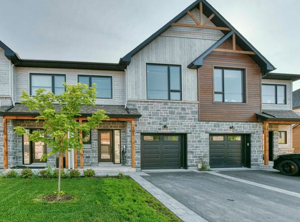 1305 Allée du Pèlerin, Saint-Sauveur, QC J0R 1R6