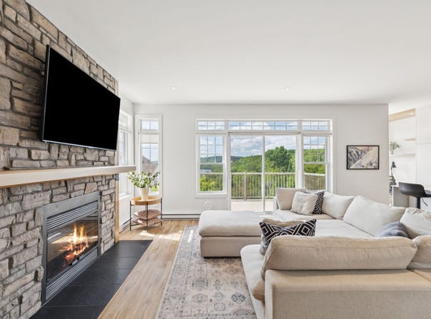 166 Rue du Mont-Plaisant 2, Mont-Tremblant, QC J8E 1L2