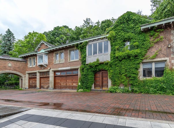12 Av. Sunnyside, Westmount, QC H3Y 1C1