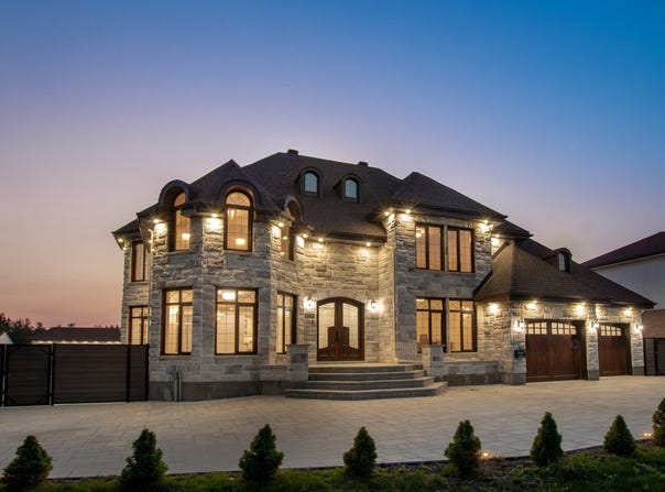 2550 Boul. Mountainview, Longueuil (Saint-Hubert), QC J3Z 1A2